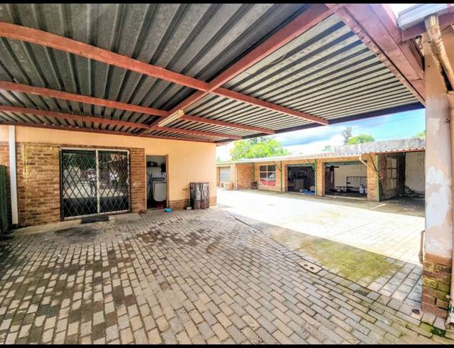 7 BEDROOM HOUSE FOR SALE IN RIETFONTEIN